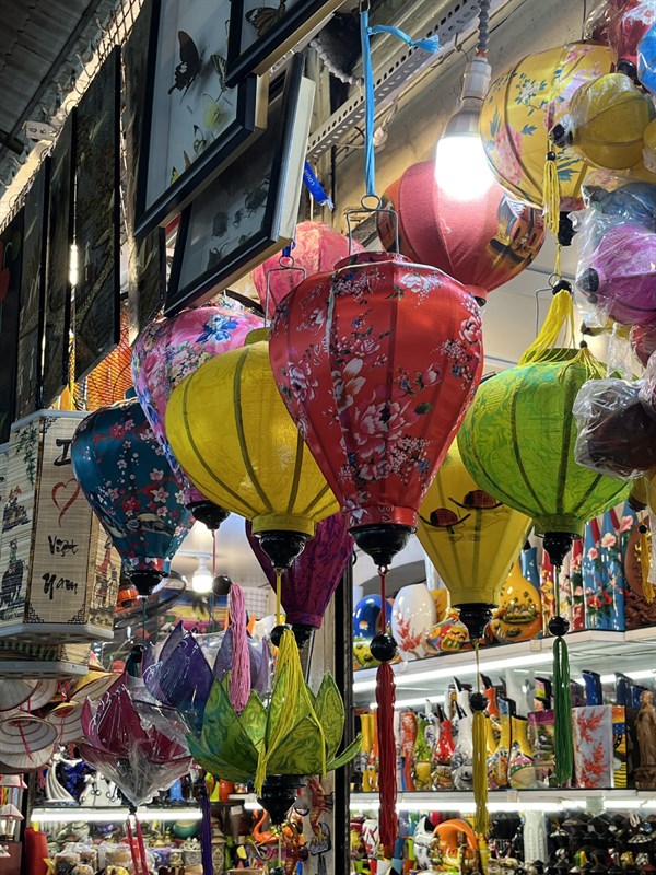 Ảnh chụp ở điều kiện ánh sáng trong nhà từ camera iPhone 13 mini.