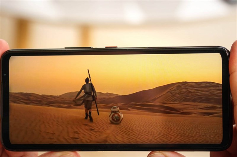 Đánh giá ASUS ROG Phone 7: Thiết kế đẹp mắt, pin lớn 6.000 mAh cùng hiệu năng mạnh mẽ Đánh giá ASUS ROG Phone 7: Thiết kế đẹp mắt, pin lớn 6.000 mAh cùng hiệu năng mạnh mẽ