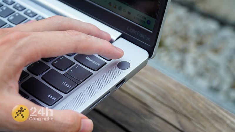Cạnh phải của Lenovo IdeaPad Slim 5 Light Cạnh phải của Lenovo IdeaPad Slim 5 Light