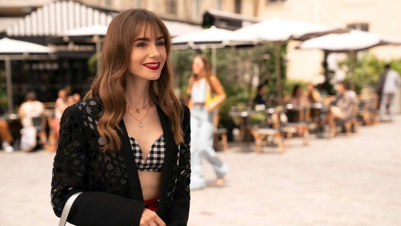 Tóc mái birkin như Lily Collins trong Emily in Paris mùa 3