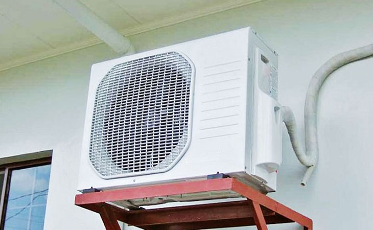 Cục nóng và cục lạnh điều hòa Daikin quá bẩn