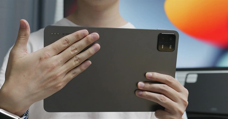 Xiaomi Pad 6 Pro khi chơi game nặng thì chỉ hơi nóng ở phần góc Xiaomi Pad 6 Pro khi chơi game nặng thì chỉ hơi nóng ở phần góc
