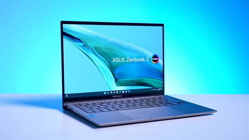 ASUS Zenbook S 13 OLED (2023) sở hữu màn hình OLED kích thước 13.3 inch, độ phân giải 2.8 K.