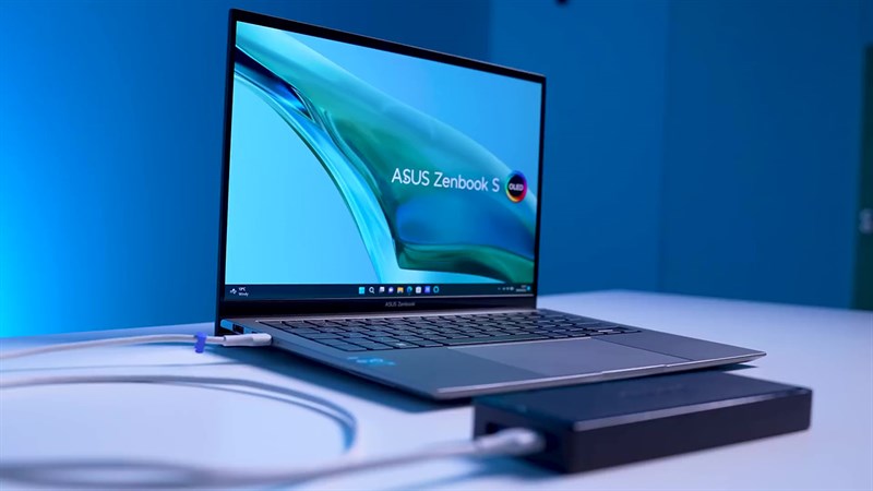 ASUS Zenbook S 13 OLED (2023) được trang bị viên pin dung lượng 63 Wh.
