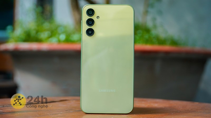 Galaxy A24 sở hữu thiết kế đẹp mắt. Galaxy A24 sở hữu thiết kế đẹp mắt.