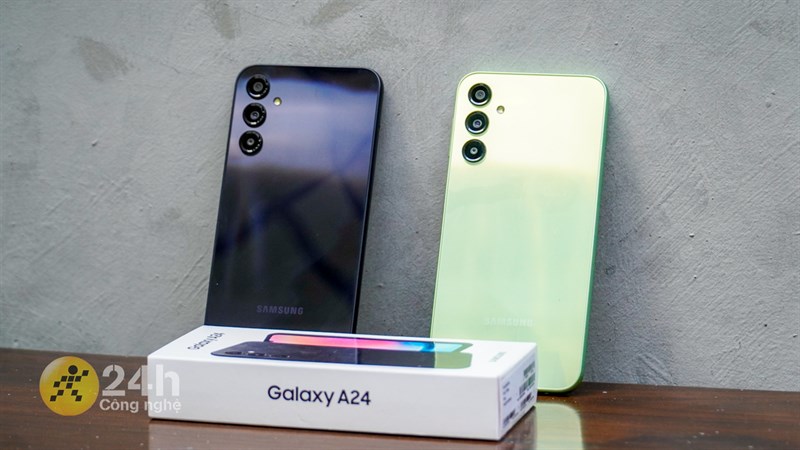 Galaxy A24 sở hữu hai phiên bản màu sắc là Xanh lá và Đen cùng mặt lưng phủ bóng nổi bật Galaxy A24 sở hữu hai phiên bản màu sắc là Xanh lá và Đen cùng mặt lưng phủ bóng nổi bật