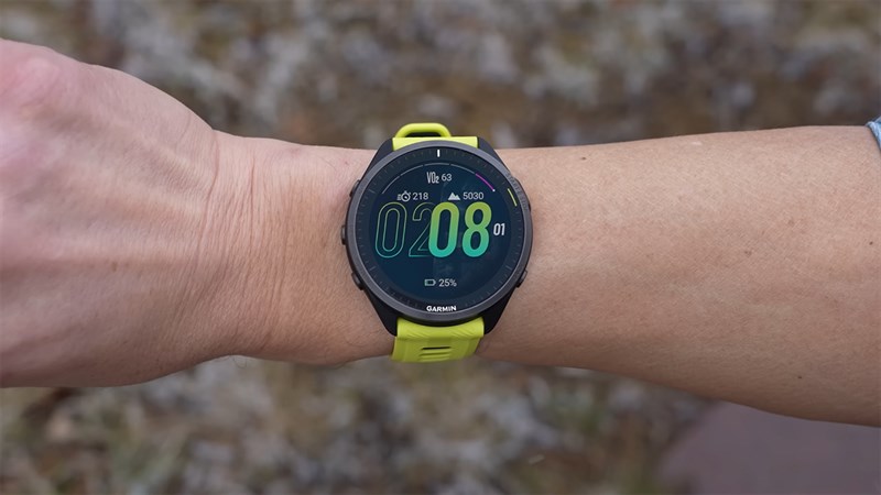 Garmin Forerunner 965 sở hữu kích thước lớn nên rất phù hợp với những ai có cổ tay to