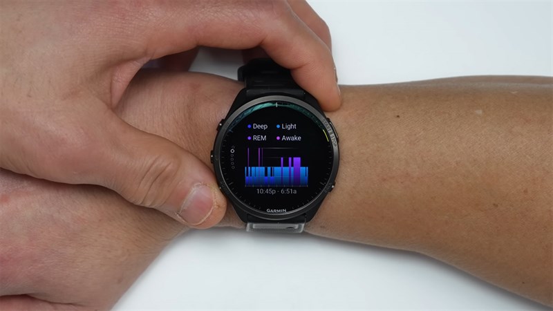 Khả năng theo dõi sức khỏe của Garmin Foreruner 965 cũng được đánh giá cao