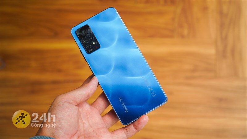 Mặt lưng của Redmi Note 11 Pro 5G khá cuốn hút, dù không quá cầu kỳ Mặt lưng của Redmi Note 11 Pro 5G khá cuốn hút, dù không quá cầu kỳ