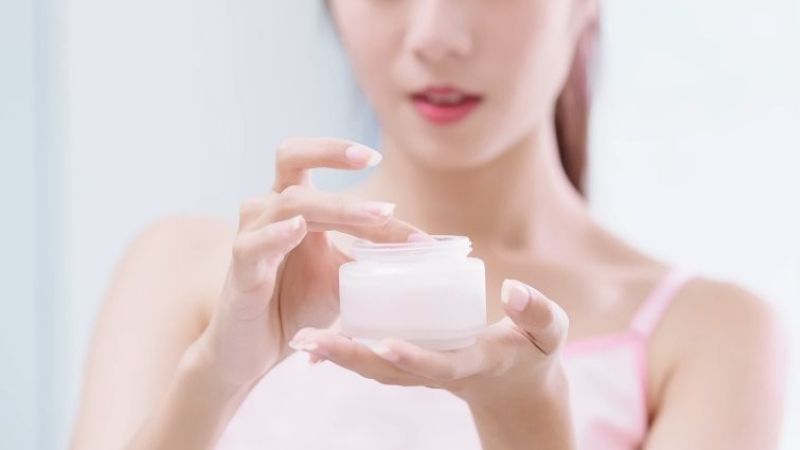 Fragrance-free lotion application