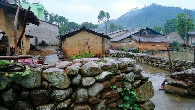 Thach Khuyen stone village