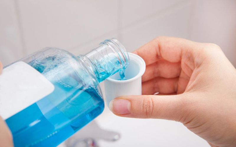 Top 6 types of mouthwash for people with canker sores should use