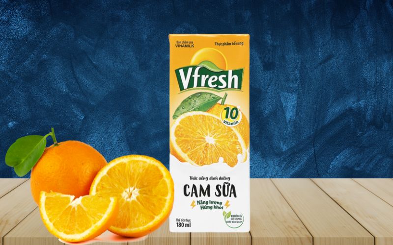 Vfresh smoothie cam sữa có bao bì màu vàng cam làm chủ đạo