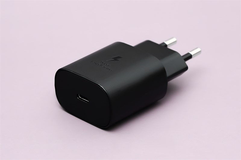 Phụ kiện giảm giá cuối tuần, săn ngay sạc - cáp - ốp lưng giá rẻ tại TGDĐ