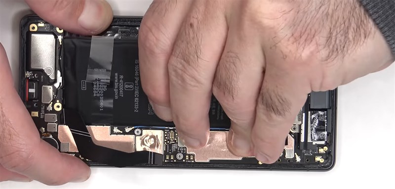 Mổ xẻ Google Pixel 7a
