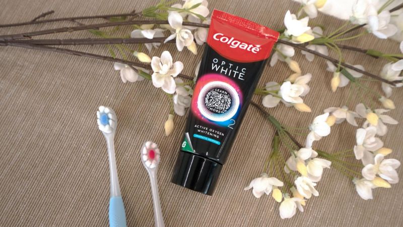 Kem đánh răng Colgate Optic White O2 với công dụng tẩy trắng răng hiệu quả