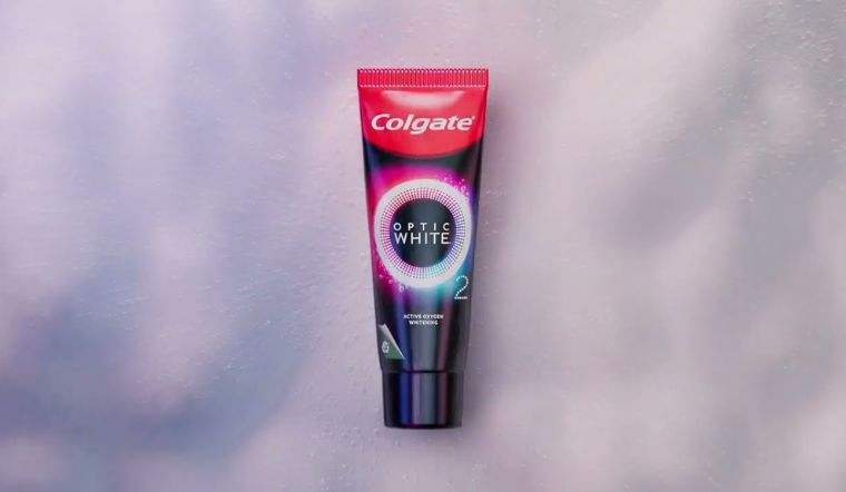 Tạm biệt răng ố vàng với kem đánh răng Colgate Optic White O2 Oxy hoạt tính