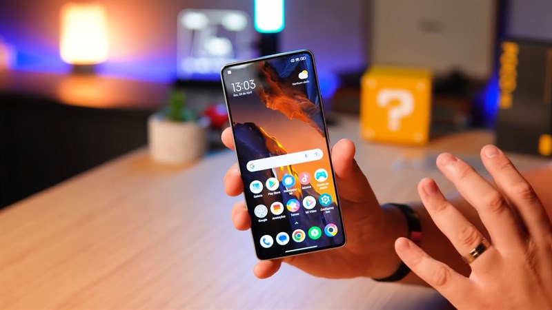 POCO F5 được trang bị màn hình Flow AMOLED rộng 6.67 inch POCO F5 được trang bị màn hình Flow AMOLED rộng 6.67 inch