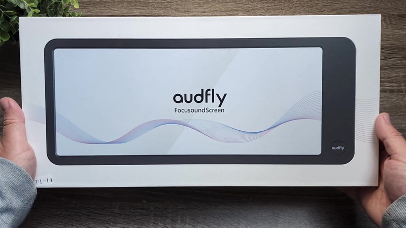 Hộp đựng của Focusound Glass có thiết kế đơn giản với tone màu trắng chủ đạo.