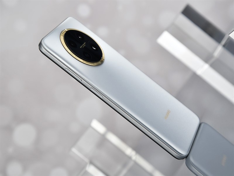 Cạnh phải có cụm phím tăng/giảm âm lượng và nút nguồn kiêm cảm biến vân tay Cạnh phải có cụm phím tăng/giảm âm lượng và nút nguồn kiêm cảm biến vân tay