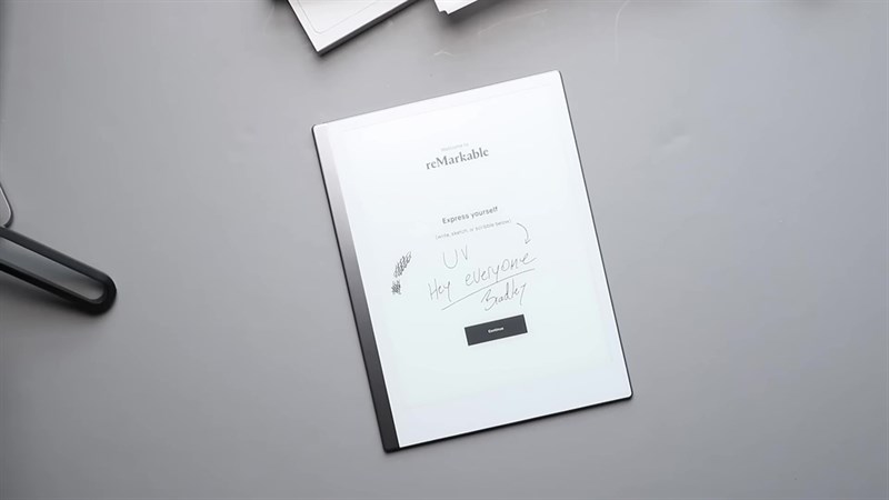 Remarkable 2 vẫn được hoàn thiện từ chất liệu nhôm gunmetal.