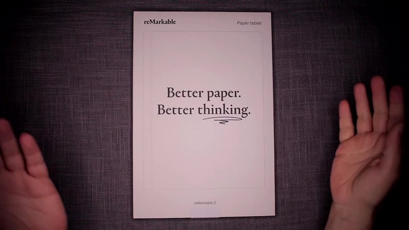 Hộp đựng của Remarkable 2 có thiết kế rất thanh lịch, đẹp mắt với tone màu trắng chủ đạo.
