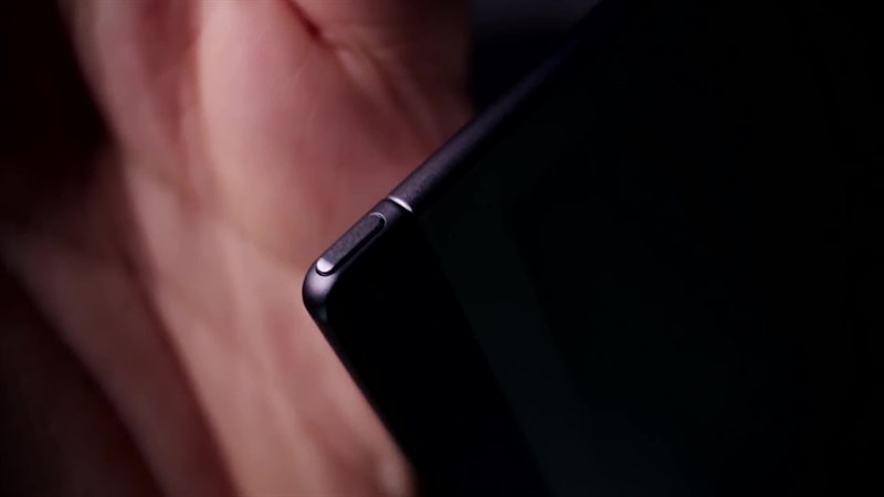 Cạnh trên của Remarkable 2 chứa nút nguồn.