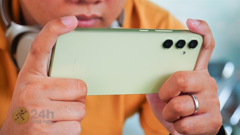 Galaxy A series giảm sốc 2.54 triệu, có đủ mẫu độc quyền tha hồ lựa