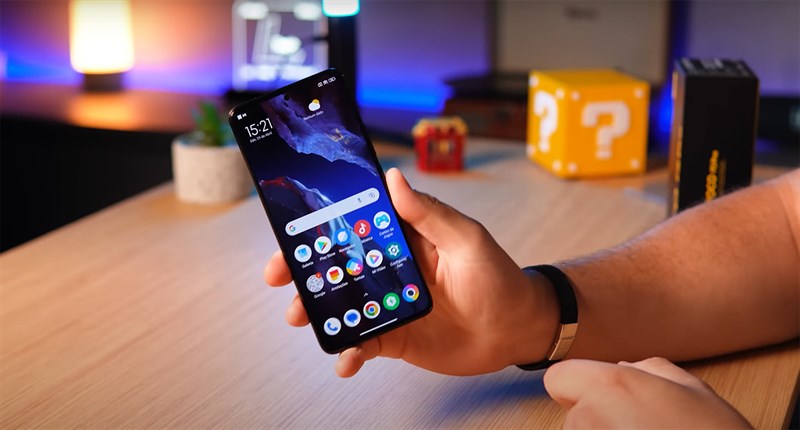 Màn hình POCO F5 Pro mang đến chất lượng hiển thị tốt trong phân khúc