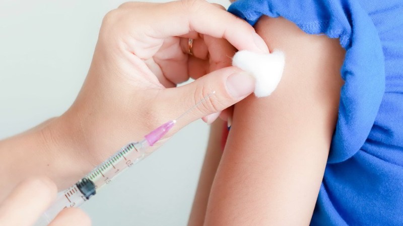 Tiêm vắc xin phòng bệnh ho gà - bạch hầu - uốn ván - bại liệt cho bé 6 tuổi