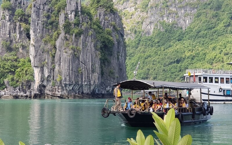 Làng chài Vung Viêng là một trong những điểm du lịch hấp dẫn tại Vịnh Hạ Long