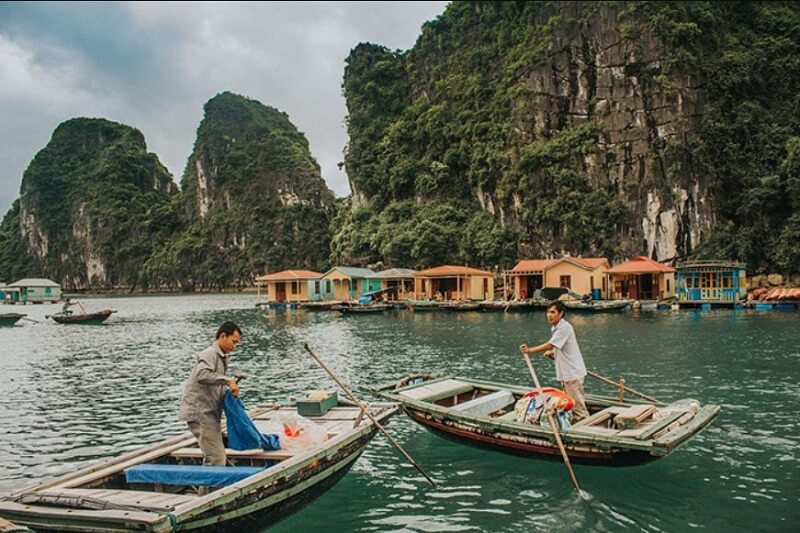 Khi du lịch tại làng chài Cửa Vạn, bạn nên lưu ý các điểm sau để có chuyến du lịch an toàn