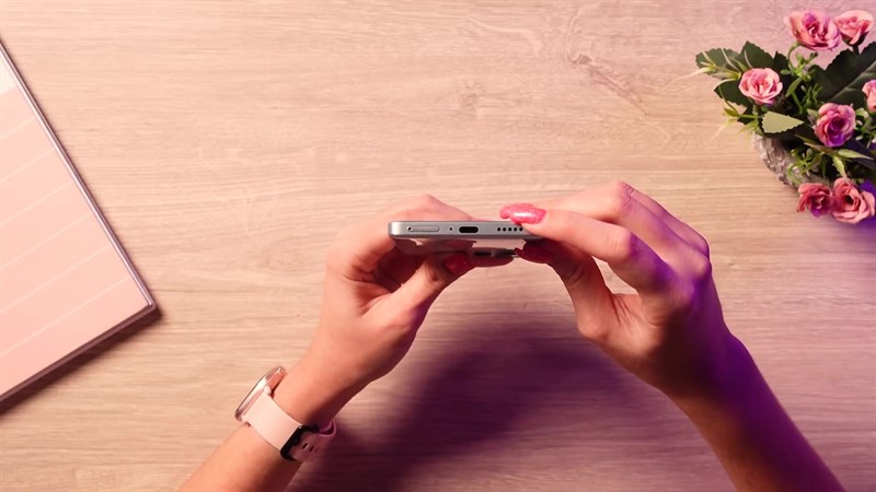 Cạnh dưới của POCO F5.