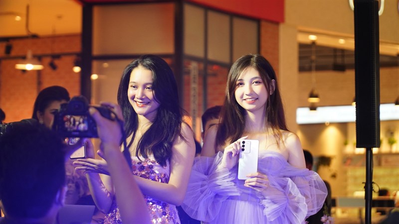 Toàn cảnh sự kiện ra mắt Vivo V27e: Tỏa Sáng Hào Quang cả ngày lẫn đêm Toàn cảnh sự kiện ra mắt Vivo V27e: Tỏa Sáng Hào Quang cả ngày lẫn đêm