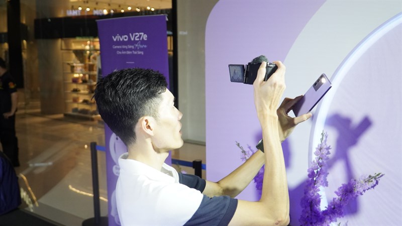 Toàn cảnh sự kiện ra mắt Vivo V27e: Tỏa Sáng Hào Quang cả ngày lẫn đêm Toàn cảnh sự kiện ra mắt Vivo V27e: Tỏa Sáng Hào Quang cả ngày lẫn đêm