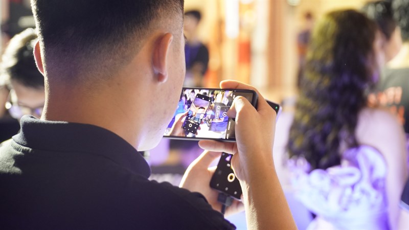 Toàn cảnh sự kiện ra mắt Vivo V27e: Tỏa Sáng Hào Quang cả ngày lẫn đêm Toàn cảnh sự kiện ra mắt Vivo V27e: Tỏa Sáng Hào Quang cả ngày lẫn đêm