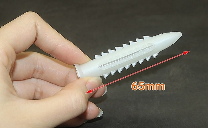 Tắc kê được gọi là rawlplug, có dạng ống hình thoi có các rãnh bên ngoài tạo ma sát và bên trong rỗng.