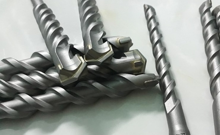 Chọn mũi khoan có kích thước phù hợp với loại tắc kê
