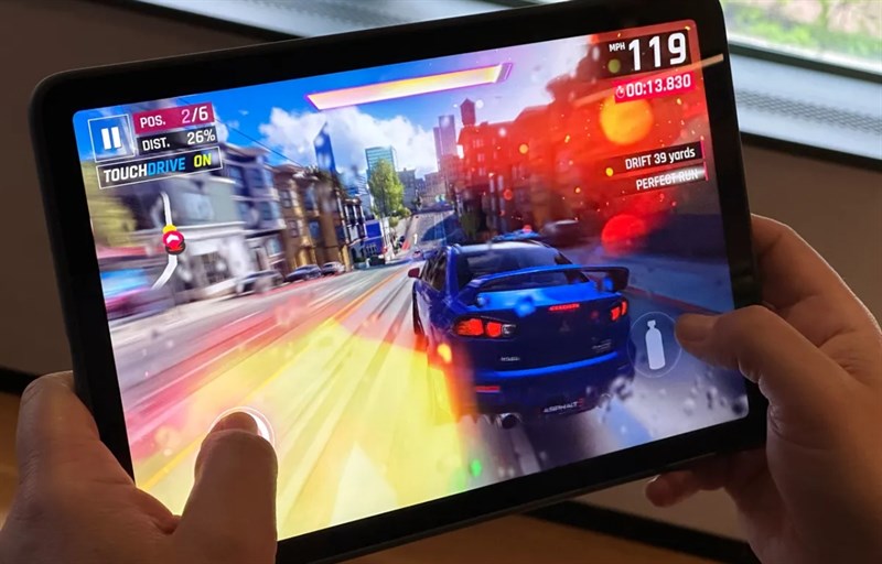 Google Pixel Tablet được cung cấp sức mạnh từ con chip Tensor G2 cây nhà lá vườn của Google.