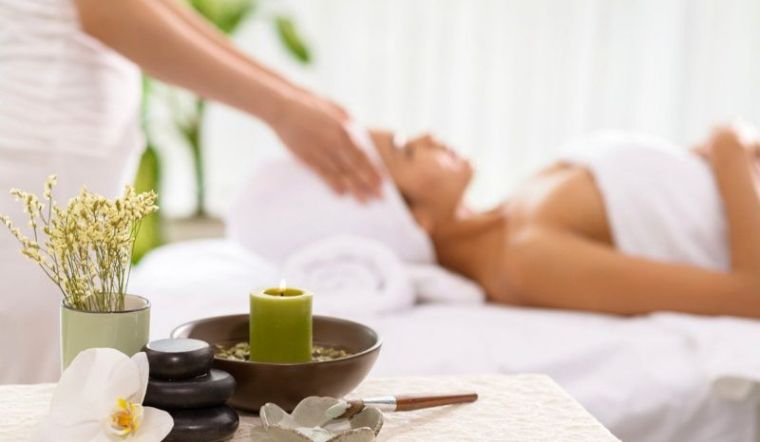Nến xông tai là gì? Cách lấy ráy tai bằng nến xông tai có an toàn?