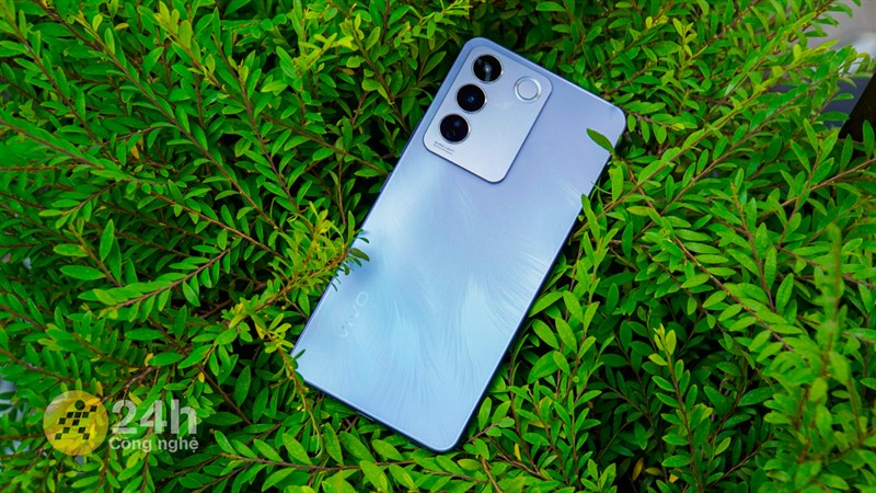 Vivo V27e được trang bị cụm camera 3, với cảm biến chính lên đến 64 MP