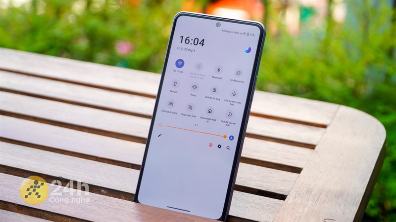 Camera trước của Vivo v27e cũng được cải tiến tốt hơn