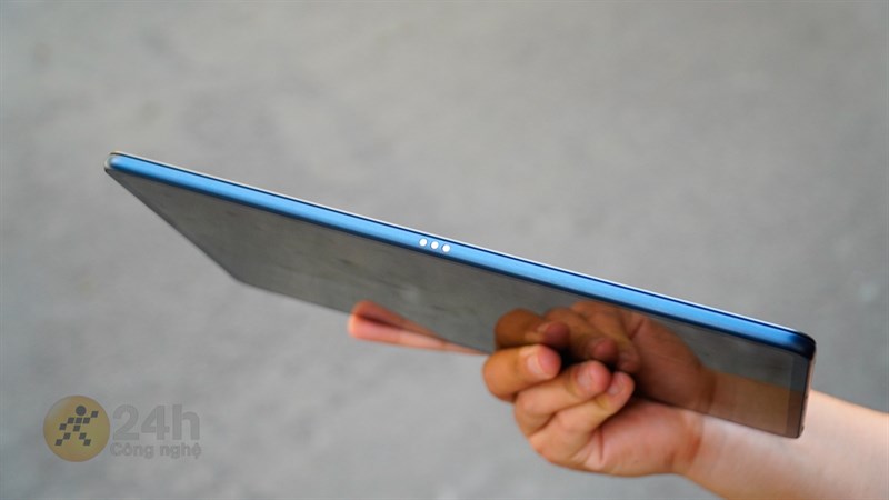 Cạnh trái của Huawei Matebook E 2022. Cạnh trái của Huawei Matebook E 2022.