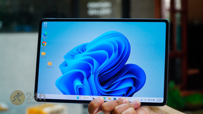 Huawei Matebook E 2022 có các cạnh viền màn hình được tối ưu độ dày tốt và đồng đều nhau. Huawei Matebook E 2022 có các cạnh viền màn hình được tối ưu độ dày tốt và đồng đều nhau.