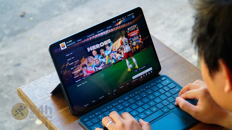 Máy cũng đi kèm card tích hợp Intel Iris Xe Graphics. Máy cũng đi kèm card tích hợp Intel Iris Xe Graphics.