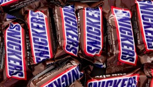 Kẹo socola Snickers của nước nào? Có tốt không?