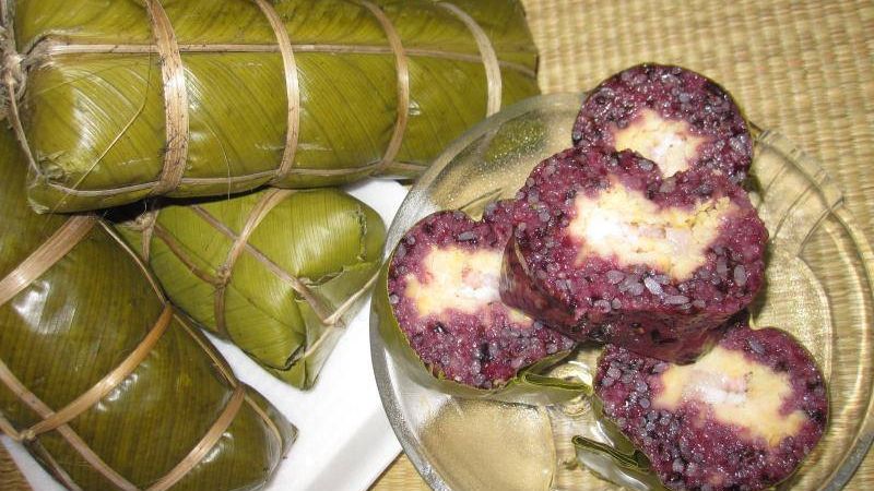 Banh chung with rice and feathers