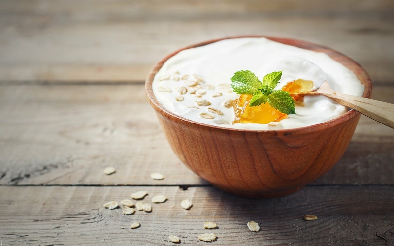 Có rất nhiều quan niệm về việc ăn chay ăn sữa chua được không, tuỳ thuộc vào trường phái ăn chay mà bạn đang theo