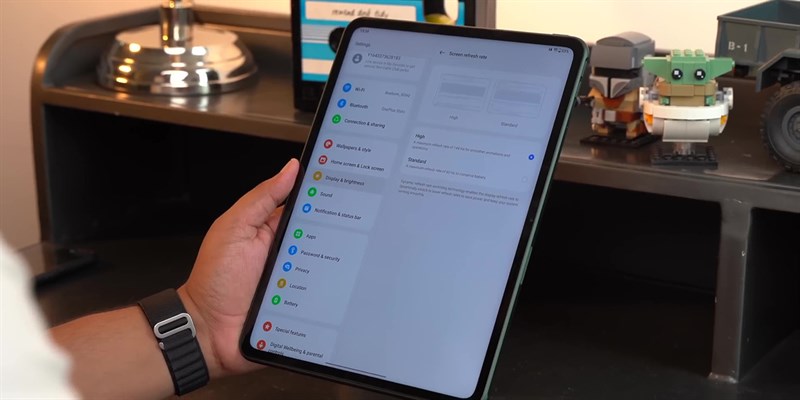 OnePlus tuyên bố tốc độ làm mới tối đa là 144 Hz.