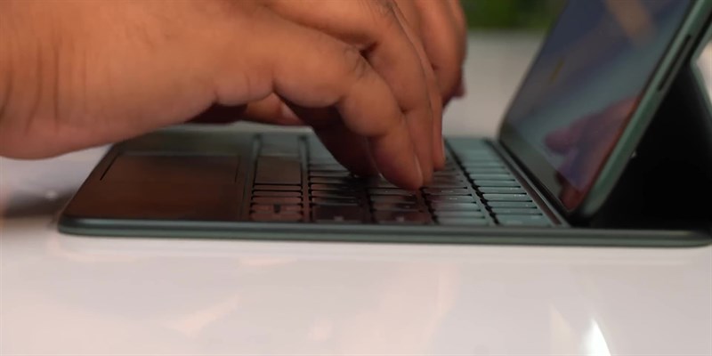 Bàn phím này cũng không có đèn nền.